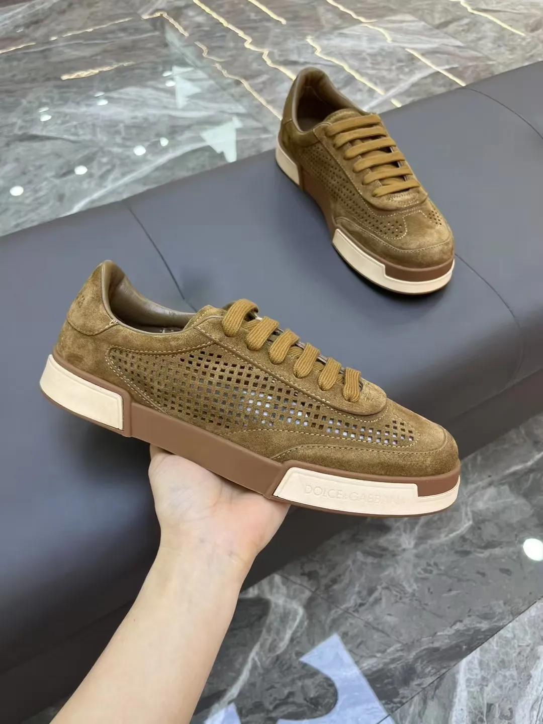 Men's shoes 💰460 [New style] 🐝🐝⚠️[DG] ⚠️High grade, top craftsmanship ⚠️Men's casual style, regular size 39 to 44 (45 can be customized ⚠️D &G Fashionable and casual style, unique design style! Fully original single-layer calfskin hollow design, inner calfskin latex back foot! Exclusive for summer! Original TPU outsole! Look at the details of the quality, and it can stand up to all kinds of tests!